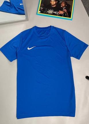 Футболка nike dri-fit