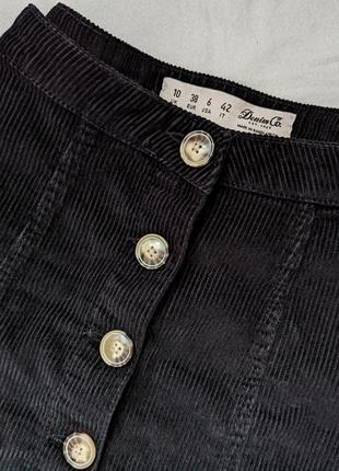 Вельветовая черная юбка на пуговицах бренда denim co3 фото