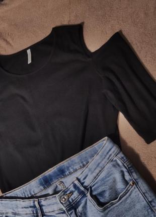 Кофта з вирізами на рукавах