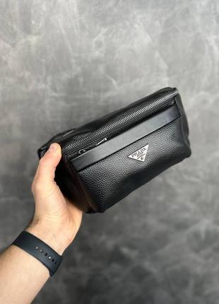 Чоловіча шкіряна бананка prada