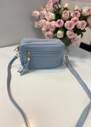 Качественная стильная сумочка из натуральной итальянской кожи голубого нежного цвета