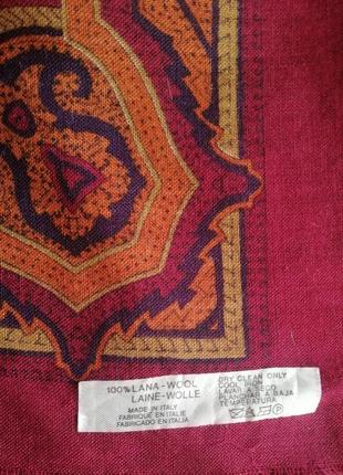 Большой шерстяной платок.