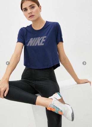 Укороченная спортивная футболка nike