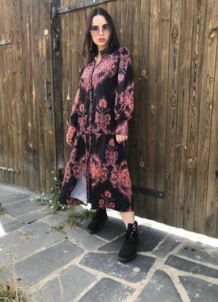 Сукня в стилі etro