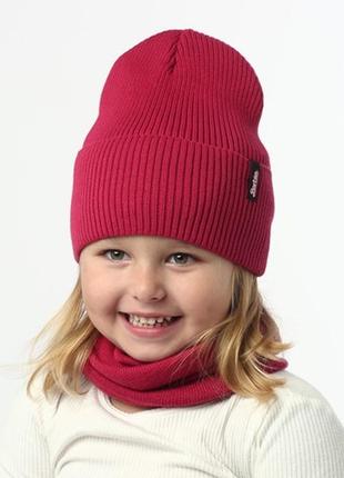 Вешнева червона шапка для дівчинки 5 років на флісі