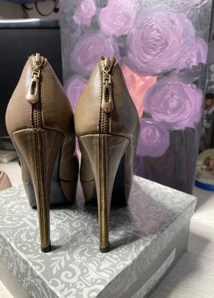 Туфлі бежеві