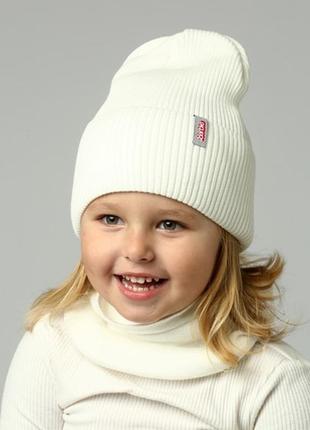 Біла дитяча шапка від 7 років дівчинці