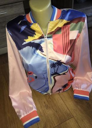 Яркий джемпер куртка курточка