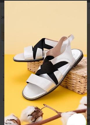 Белые босоножки сандалии на плоской подошве низкий ход резинке серебро