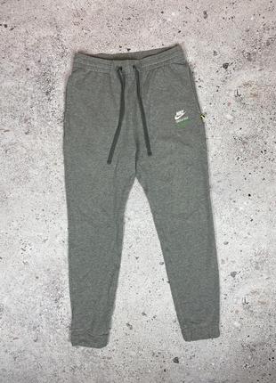 Спортивні штани nike modern track and field nsw з нових колекцій tech fleece pack