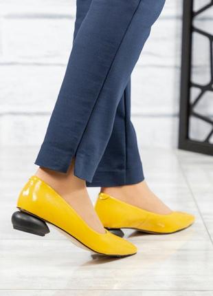 Елітна колекція туфлі шкіряні жовті круглий каблук