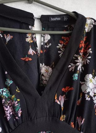 Черное мини платье в цветочный принт с широкими рукавами от boohoo5 фото