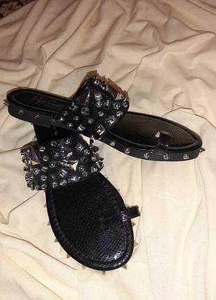 Сабо в шипах sergio tocci