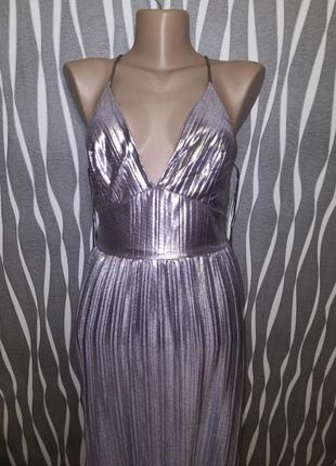 Серебряное вечернее платье с обнаженной спиной плиссе5 фото