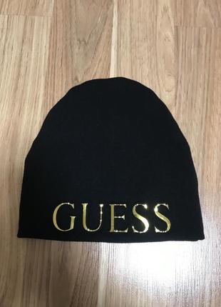 Жіноча трикотажна шапка guess