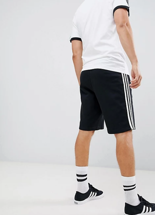 Чоловічі нові шорти adidas 3-stripes shorts originals5 фото