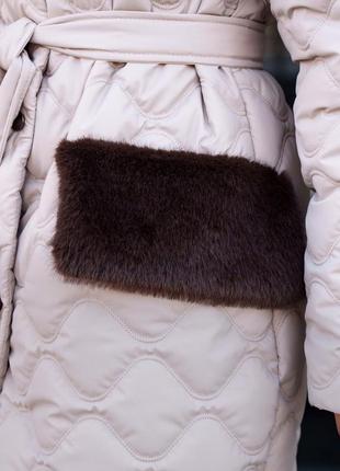 Подовжене зимове пальто пуховик на поясі9 фото