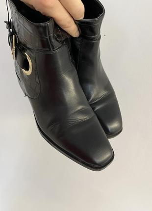 Ботильйони черевики чорні шкіряні від zara, розмір 367 фото