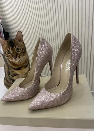 Жіночі туфлі