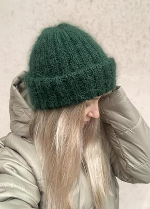 Пухнаста шапочка вʼязана такорі шапка з підворотом тепла зимова жіночка шапочка мохер рукавички1 фото