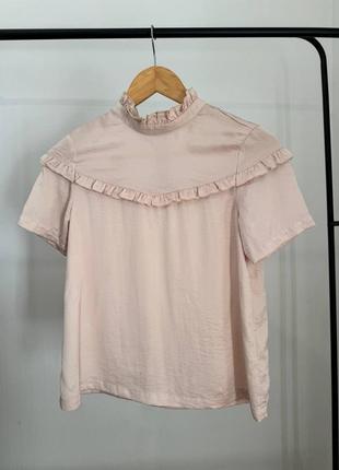 Мила ніжна блуза з рюшами