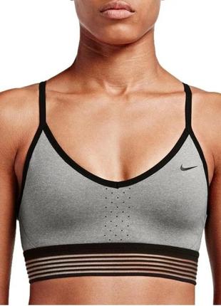 Топ спортивний nike