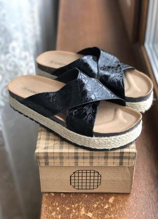 Стильные удобные шльопки