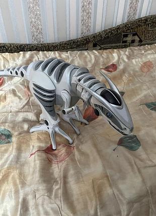 Динозавр игрушка