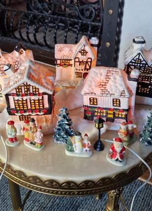 Неймовірне різдвяне містечко!
воно просто казкове!🎄
відмінний стан, кожен будиночок світиться.
німеччина.1 фото