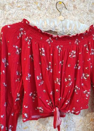 Жіночий лонгслів з відкритими плечима топ на резинці спокусливий квітковий принт червоний hm4 фото