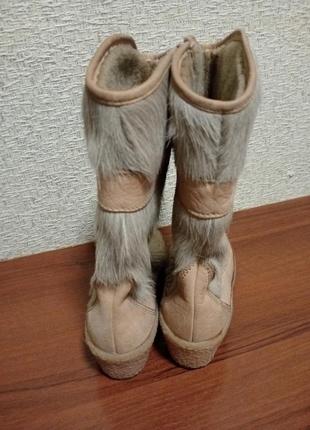 Зимові теплі чоботи з натурального хутра.3 фото