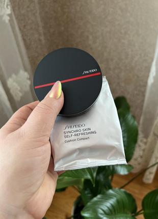 Компактний тональний крем кушон shiseido synchro skin self-refreshing cushion compact foundation