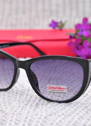 Красивые классические солнцезащитные очки gabriela marioni с боковым шероем глиттер очки5 фото