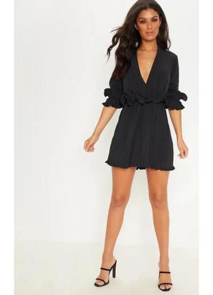 Платье черное короткое рюши prettylittlething