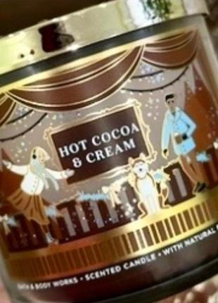 Парфюмированная свеча hot cocoa &amp; cream от bath and body works