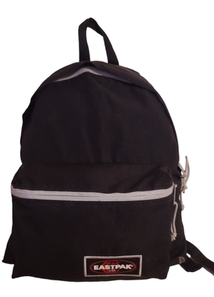 Чорний рюкзак eastpak