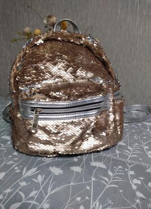 Золотисто-серебристый рюкзак в пайетках1 фото