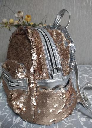 Золотисто-серебристый рюкзак в пайетках2 фото