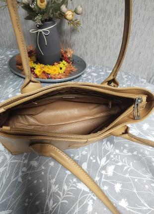 Кожаная итальянская сумка-багет песочного цвета7 фото