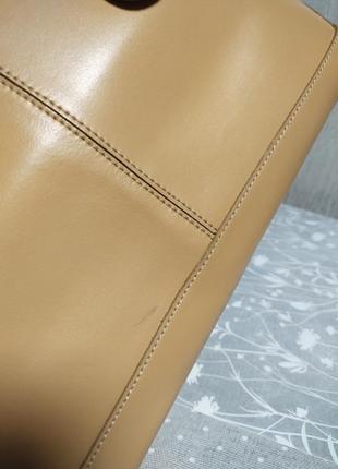 Кожаная итальянская сумка-багет песочного цвета8 фото