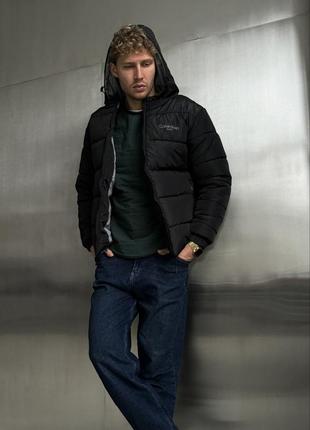 Чоловіча куртка
розміри: m, l, xl, 2xl
тканина: плащівка непромокальна, зима1 фото