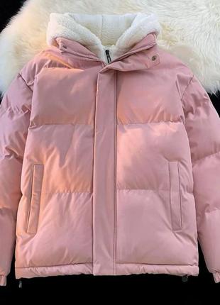 Куртка пуховик жіноча зимова оверсайз тепла з капішоном на блискавці з кишенями якісна стильна трендова молочна рожева5 фото