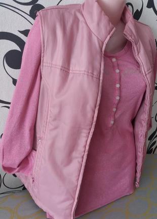 Пудрова безрукавка.