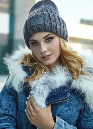 Жіноча молодіжна зимова темно-сіра в'язана шапка