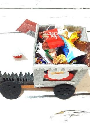 Трактор машинка іграшка з фетру новорічний декор подарункова ємність для цукерок4 фото