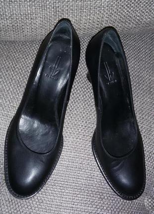 Класні шкіряні туфлі преміум-бренду billibi (данія) розмір 37 (24 см)1 фото