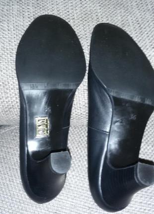 Класні шкіряні туфлі преміум-бренду billibi (данія) розмір 37 (24 см)3 фото