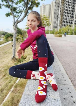 Разнопарные ,модные и яркие носки для девушек. длинные носки с принтом в одном стиле. унисекс. яйцо. р 37-435 фото