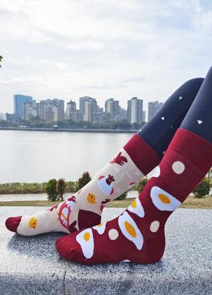 Разнопарные ,модные и яркие носки для девушек. длинные носки с принтом в одном стиле. унисекс. яйцо. р 37-434 фото