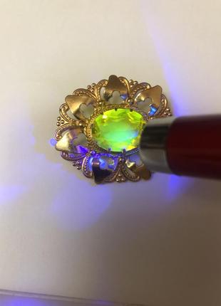 Брошь винтаж, урановое стекло